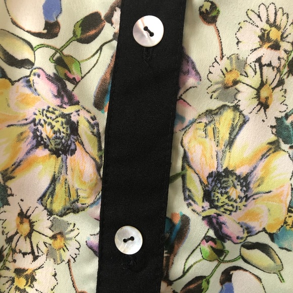 Love Tree Sleeveless Blouse - Picture 7 of 9